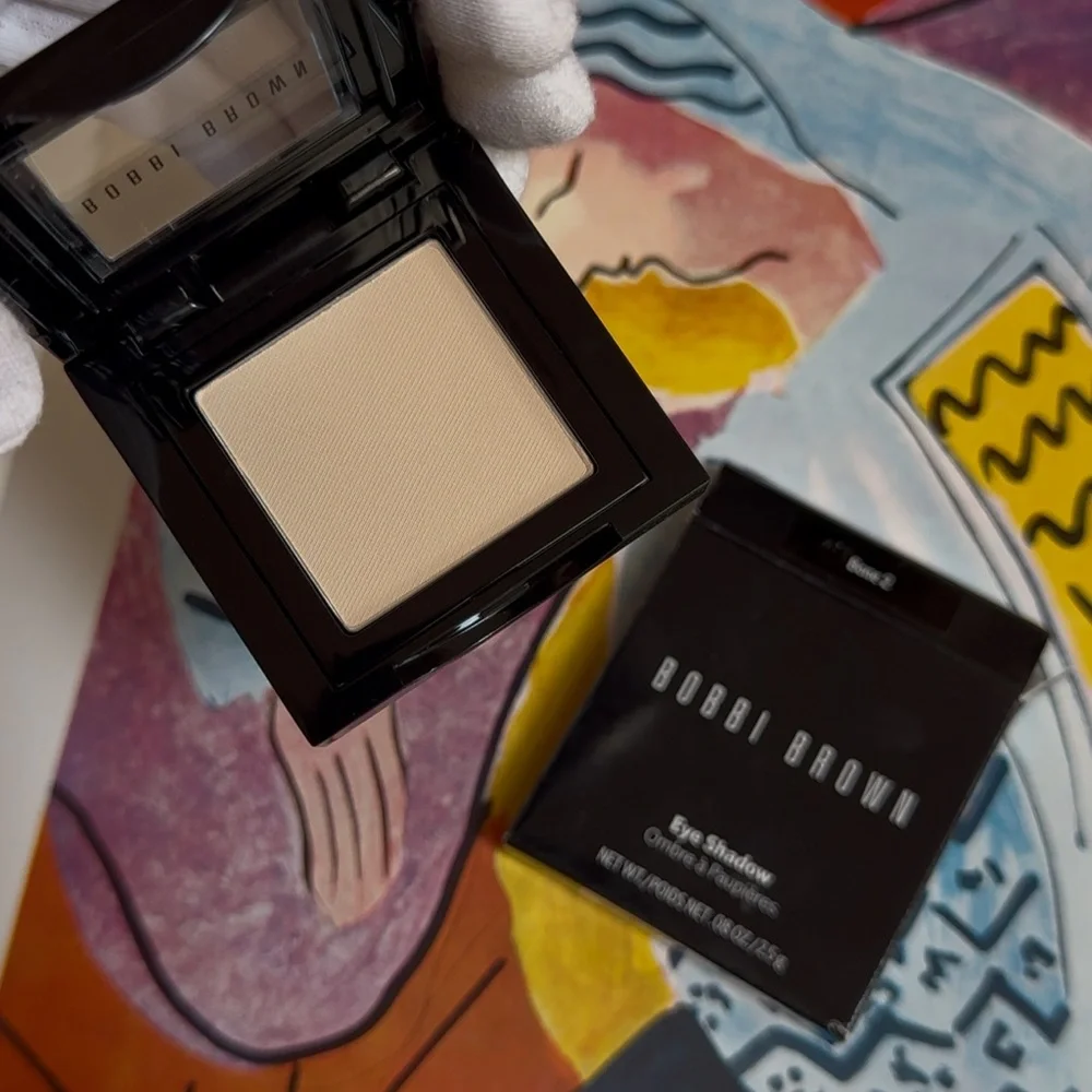 Bobbi Brown Bone 2 DISCONTINUED Original Formula Eye Shadow (2.5 g / 0.08 oz)